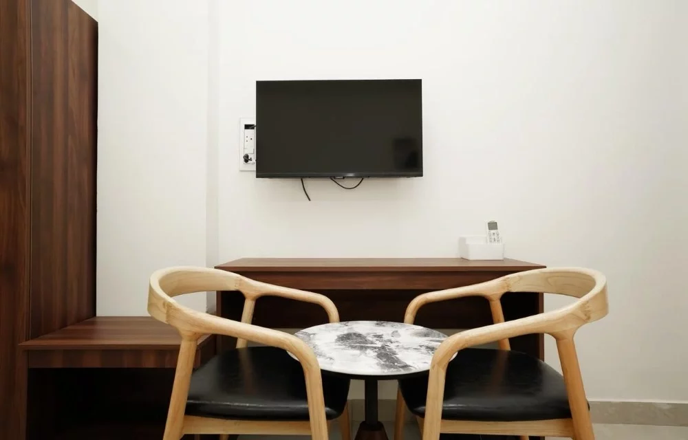 Hotel Aikaa Why More Travelers Are Choosing Comfortable Transit Stays in Hyderabad Instead of One-Night Rush Trips Image